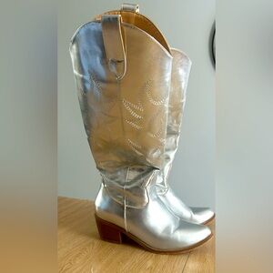Women’s Silver Cowboy Boots |  size 7